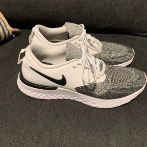 Nike Odyssey React Size 8.5 Women’s Black&White